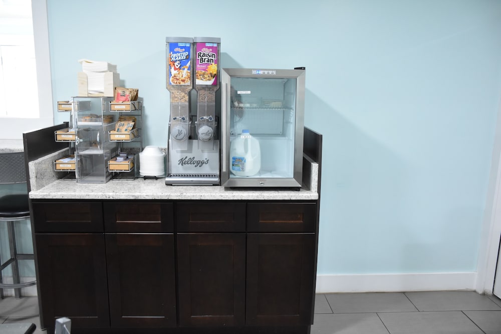Destin Inn and Suites - photo 28