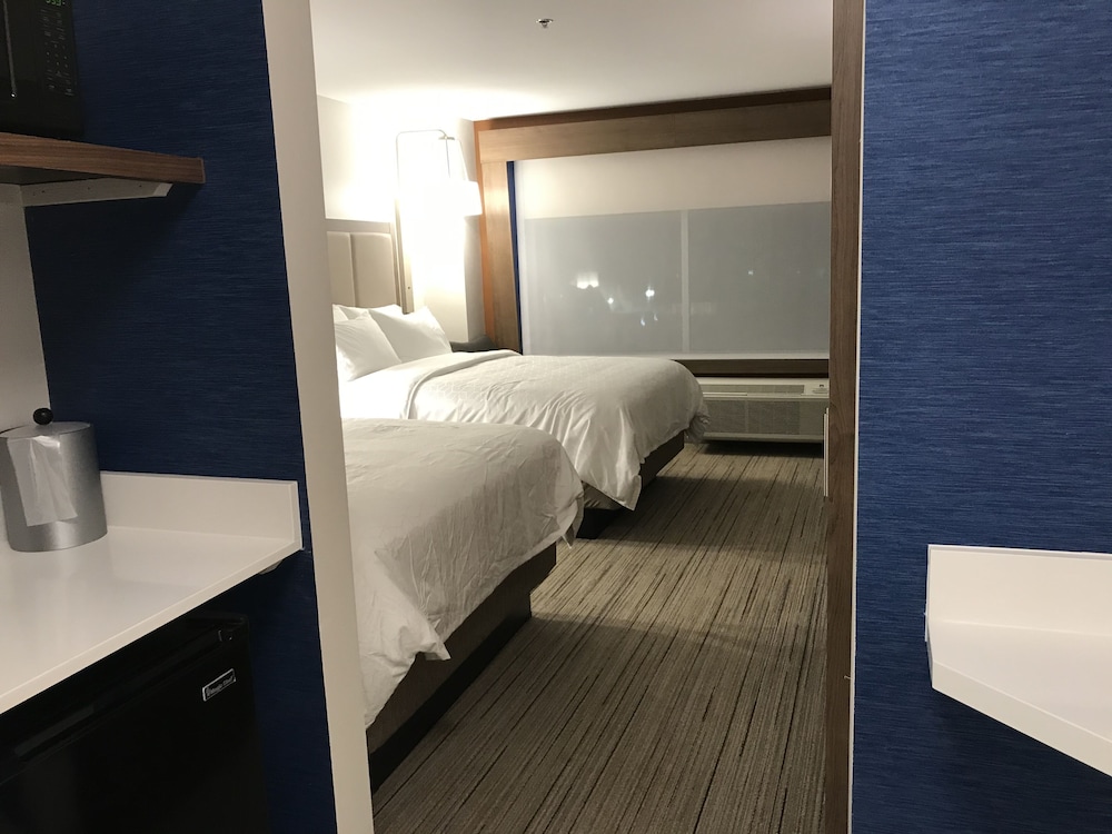 Holiday Inn Express & Suites Phoenix Airport North by IHG - photo 27