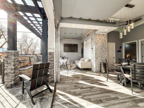 Colorado Spa Retreat _Hot Tub_Sauna_Downtown in Colorado Springs, United States