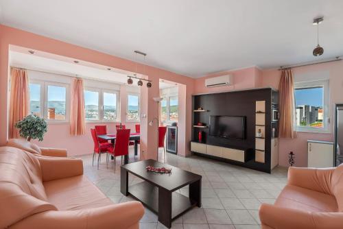 Summer Memories — 4-Star Luxury Hotel in Okrug Gornji, Croatia