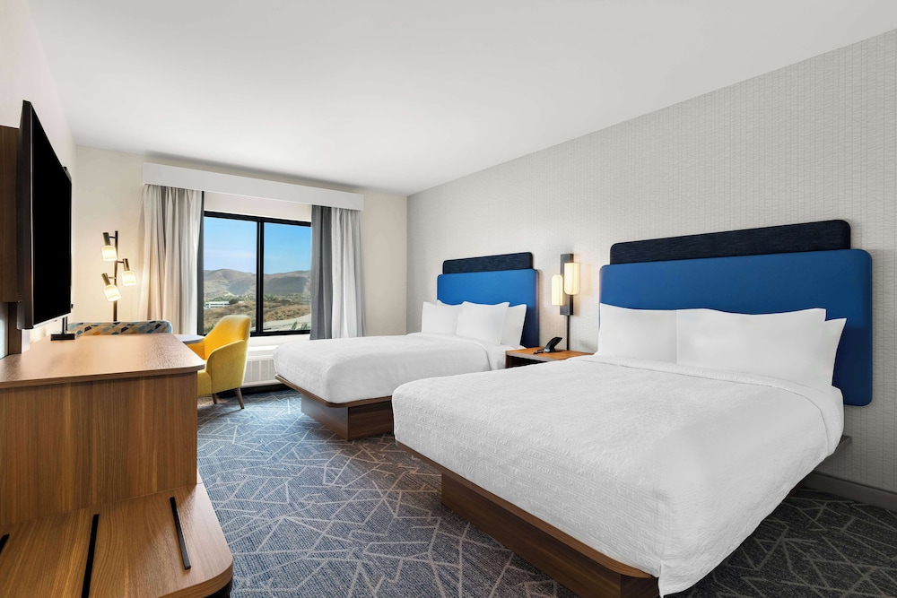 Hampton Inn & Suites by Hilton Corona - photo 19