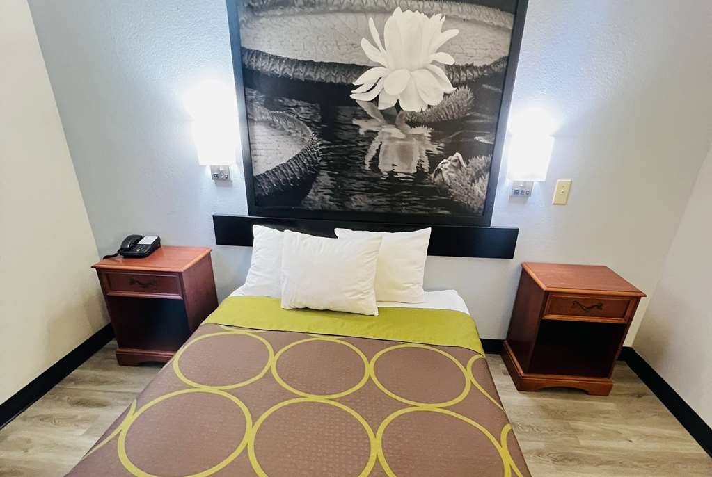 Super 8 by Wyndham Pittsburgh Monroeville - photo 42