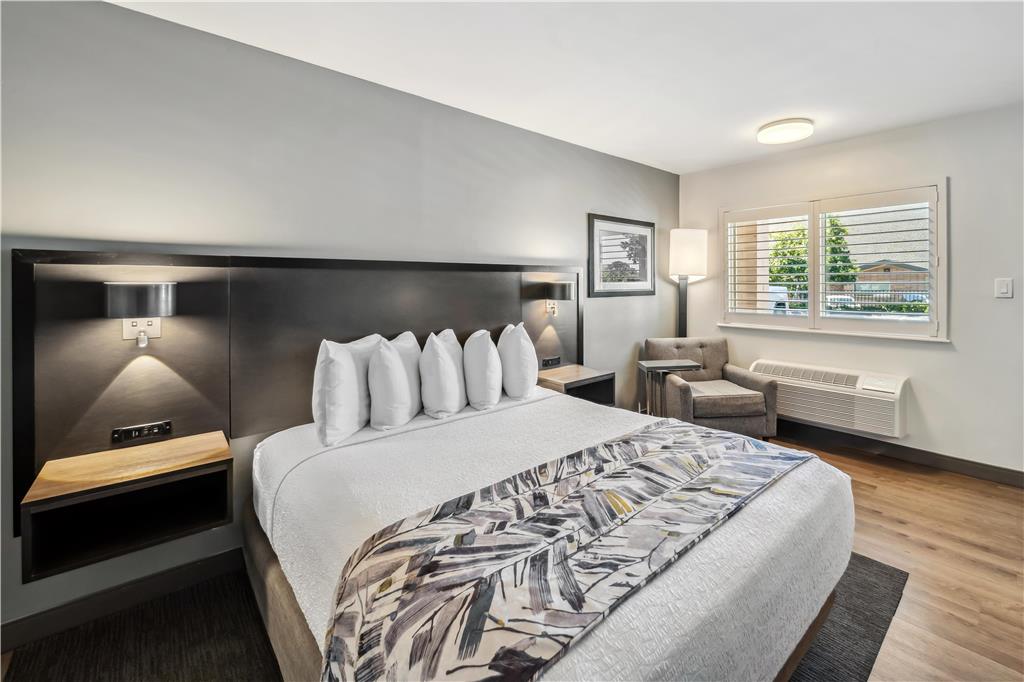Best Western Plus Hilltop Inn - photo 26