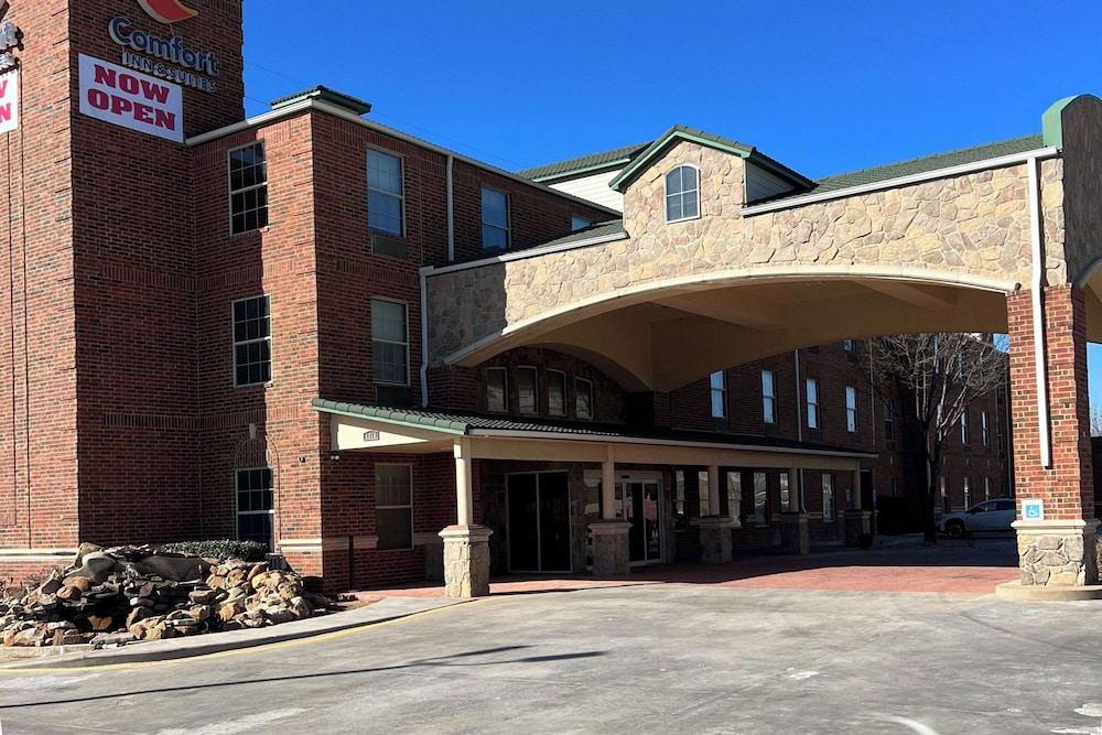 Comfort Inn & Suites - photo 17
