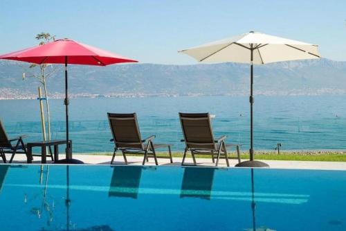 SEJOUR DE RÊVE DANS VILLA de luxe sur la plage en famille amis et animaux — 4-Star Luxury Hotel in Slatine, Croatia