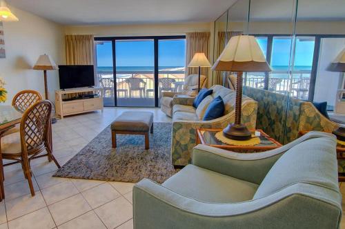 Wake Up To Ocean Views: King Condo — 4-Star Luxury Hotel in Myrtle Beach, United States