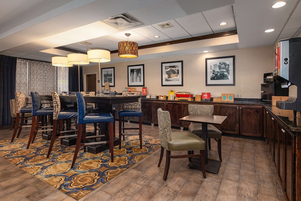 Hampton Inn Bristol - photo 17