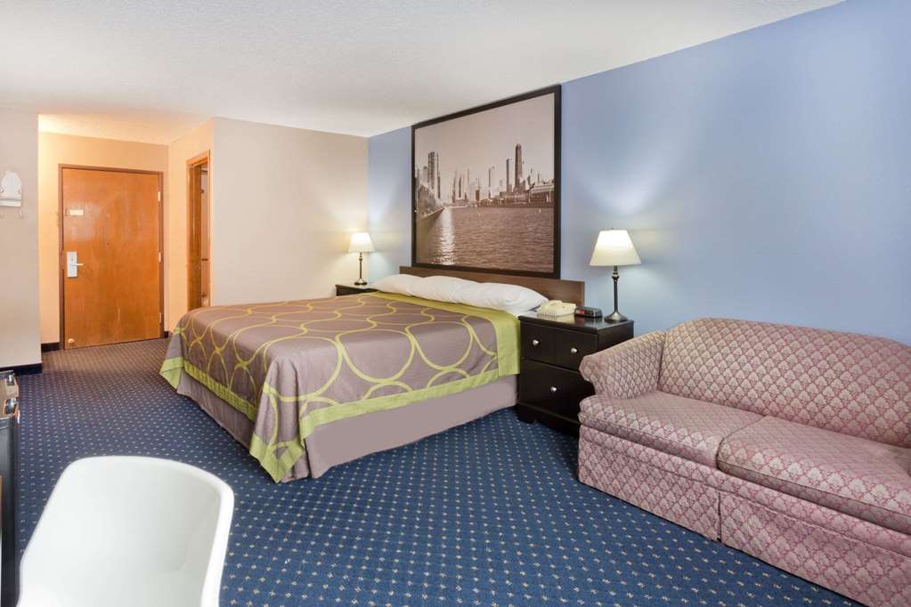 Super 8 by Wyndham Rockford I 90 Casino District - photo 12