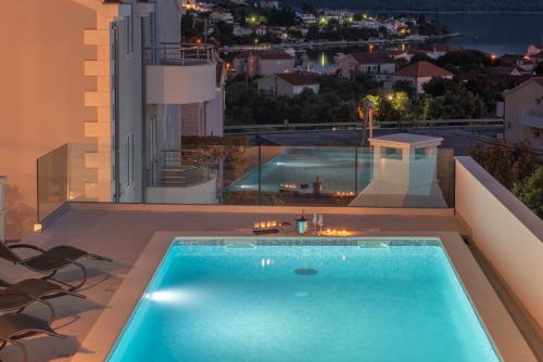 Apartmani Jelena — 4-Star Luxury Hotel in Seget Vranjica, Croatia