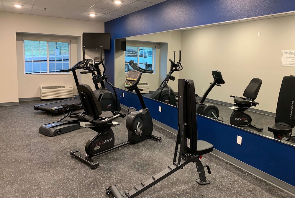 Microtel Inn & Suites by Wyndham Woodland Park - photo 18