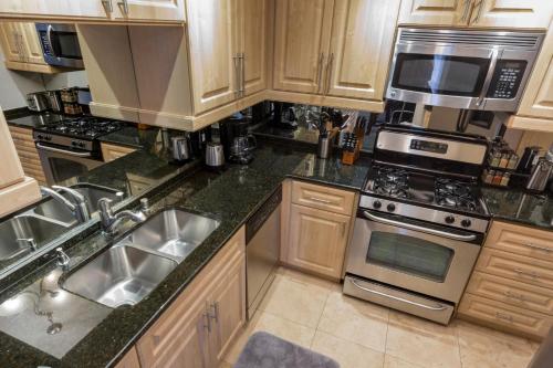 Fabulous Penthouse Apartment LAS VEGAS Strip view with resort amenities 5 min walk to main attractions ONLY LONG TERM RENTALS min 30 nights