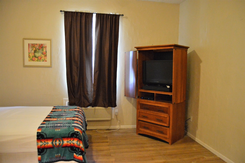 Holly Inn Suites - photo 3