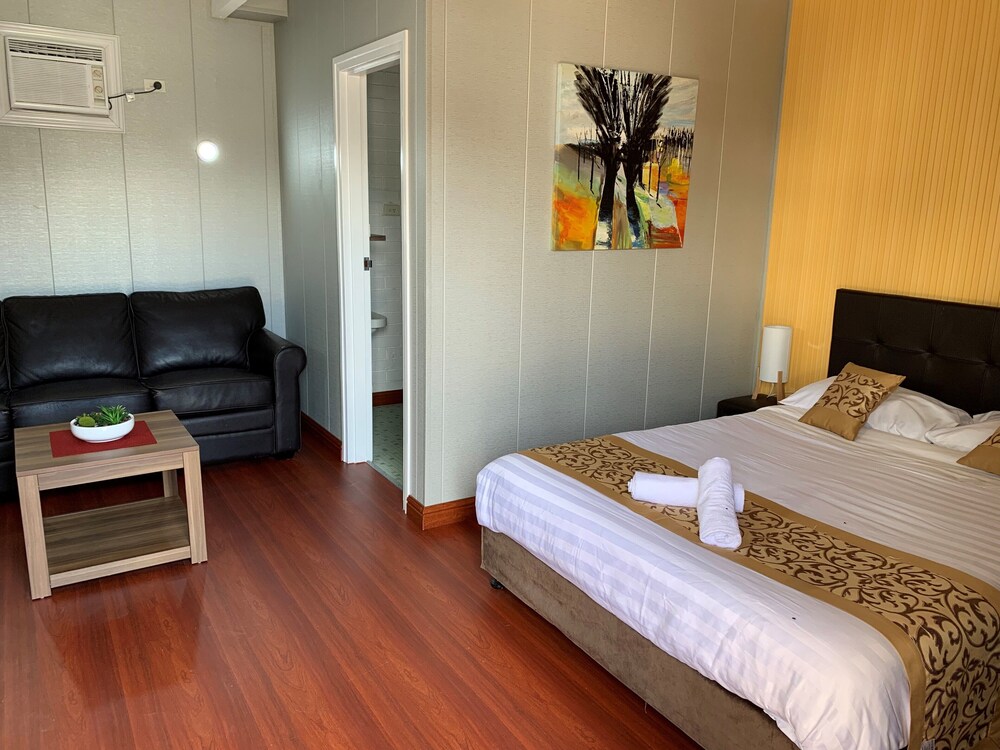 Nowa Nowa Hotel Motel - carbon neutral hotel in Metung
