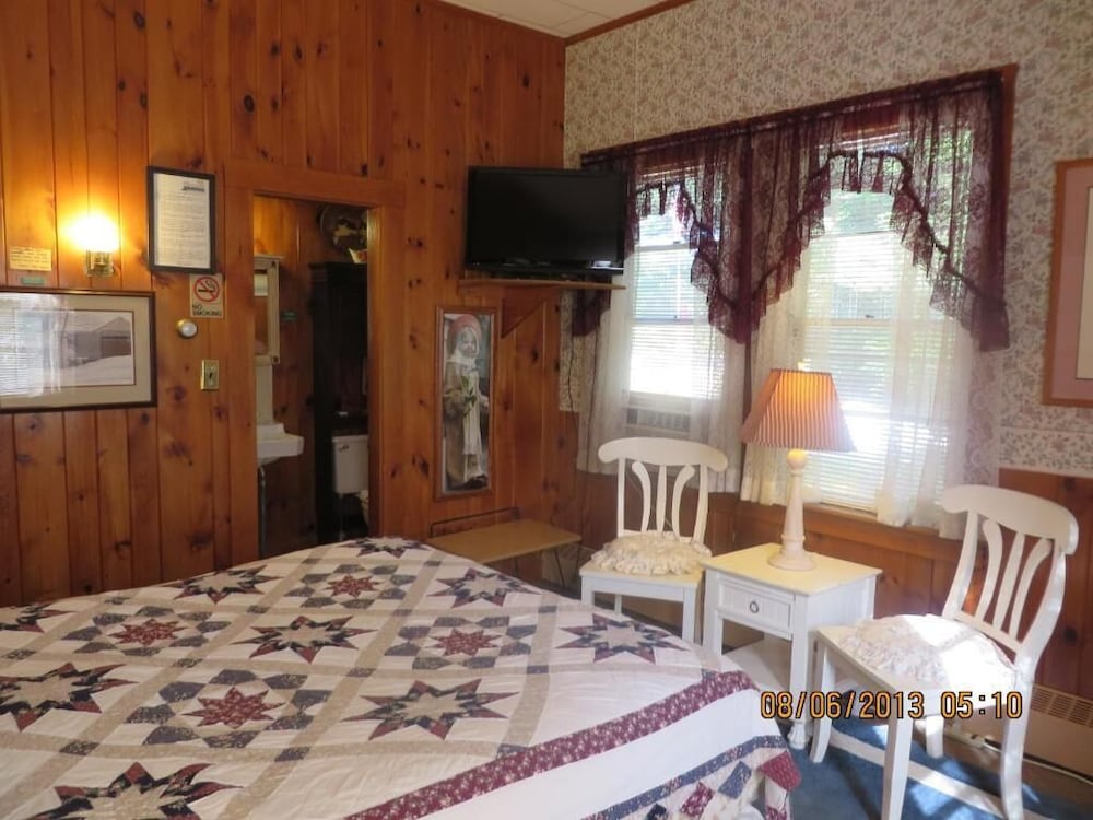 Lake Winnipesaukee Motel - photo 16