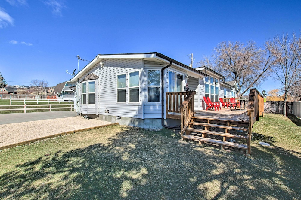 Spacious Family Home with Kayak and Deck on Bear Lake — 4-Star Luxury Hotel in Garden City, United States