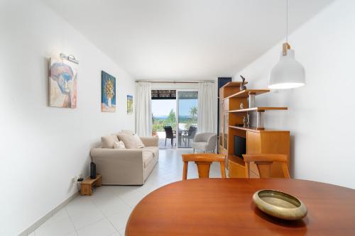 Vila Gaivota 1C — 4-Star Luxury Hotel in Ferragudo, Portugal