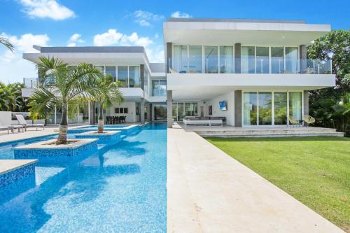 Modern Brand New Villa with Pool Jacuzzi Chef at Cocotal Golf & Country Club — 4-Star Luxury Hotel in Punta Cana, Dominican Republic