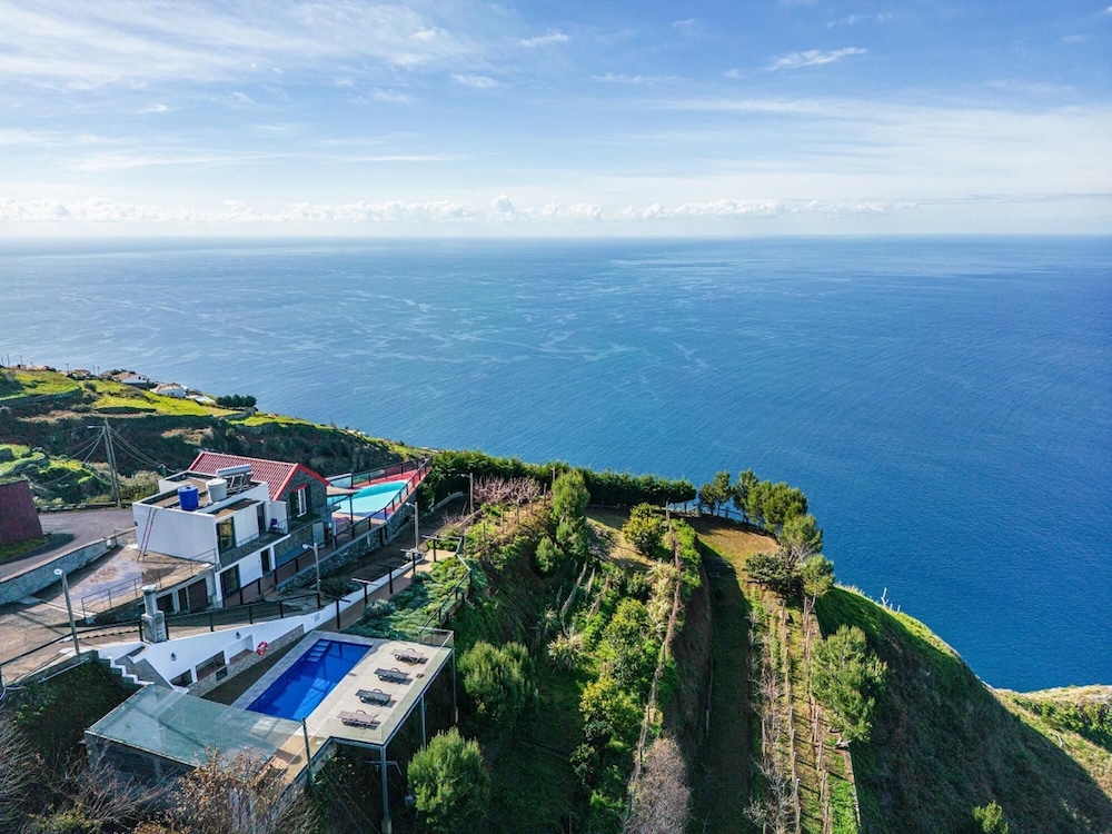 Ocean Panorama House by Homie — 4-Star Luxury Hotel in Calheta, Portugal