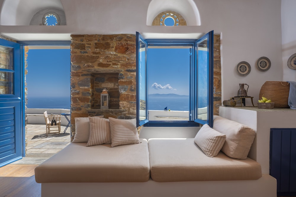 Peftasteri Villa — 4-Star Luxury Hotel in Tinos, Greece