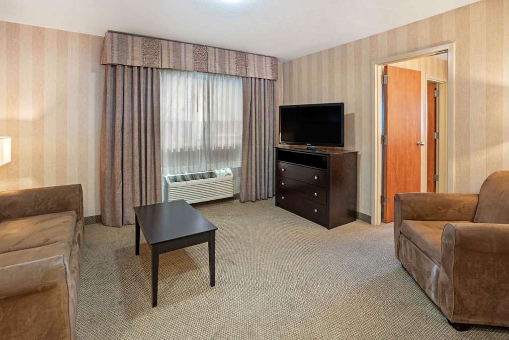 La Quinta Inn & Suites by Wyndham Boise Towne Square - photo 40