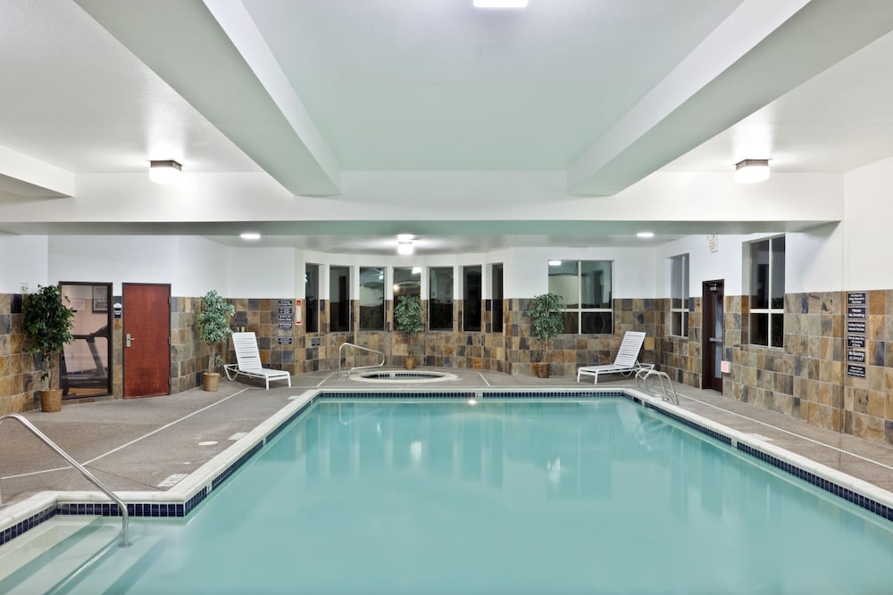 Holiday Inn Express & Suites Albany by IHG - photo 17