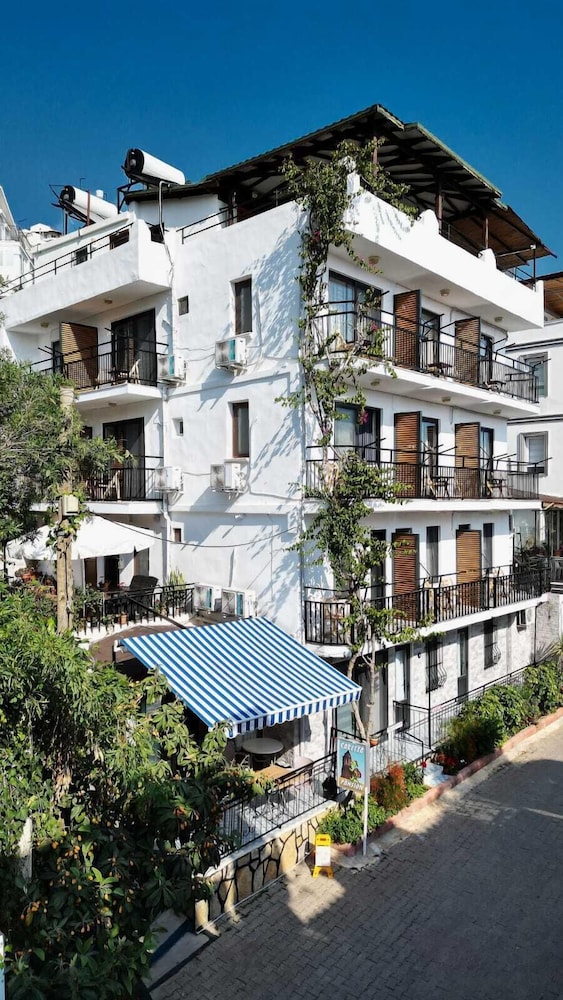 Caretta Pansiyon - carbon neutral hotel in Kas