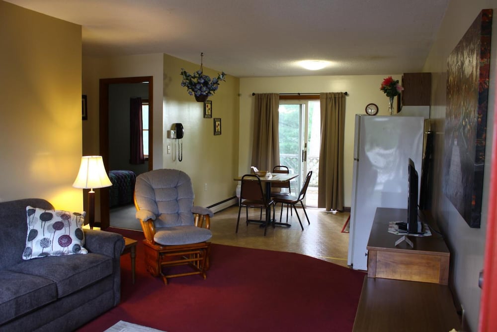 Milford Motel On the River - photo 12