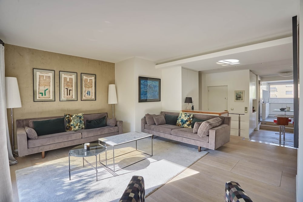 Amazing Penthousse Foch arc de Triomphe Trocadero — 4-Star Luxury Hotel in Paris, France