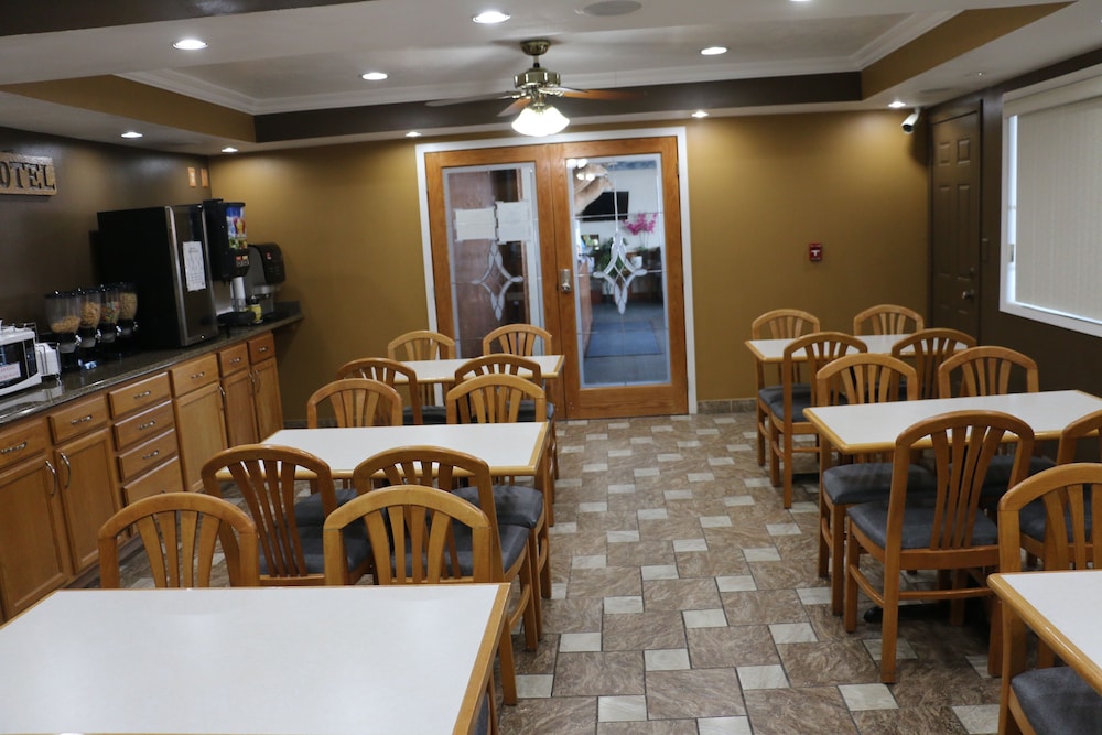 Amber Inn Motel Le Mars - photo 43