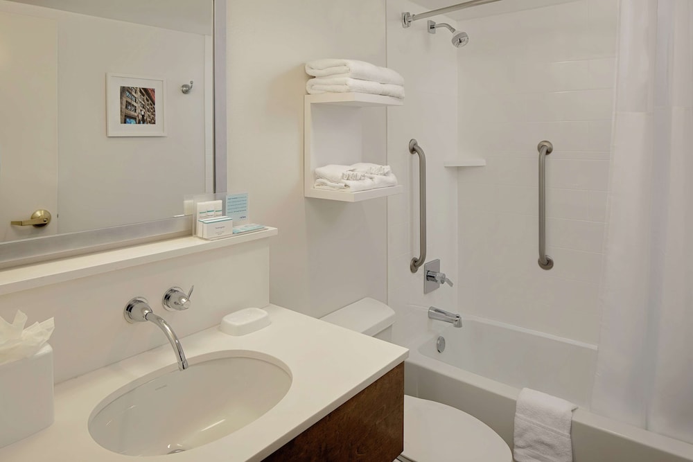Hampton Inn Louisville Downtown - photo 22