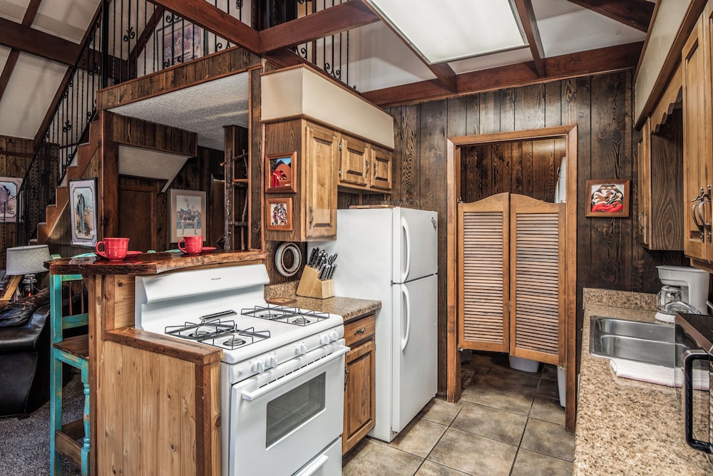Knott Inn by Ruidoso Vacation Rentals — 4-Star Luxury Hotel in Ruidoso, United States