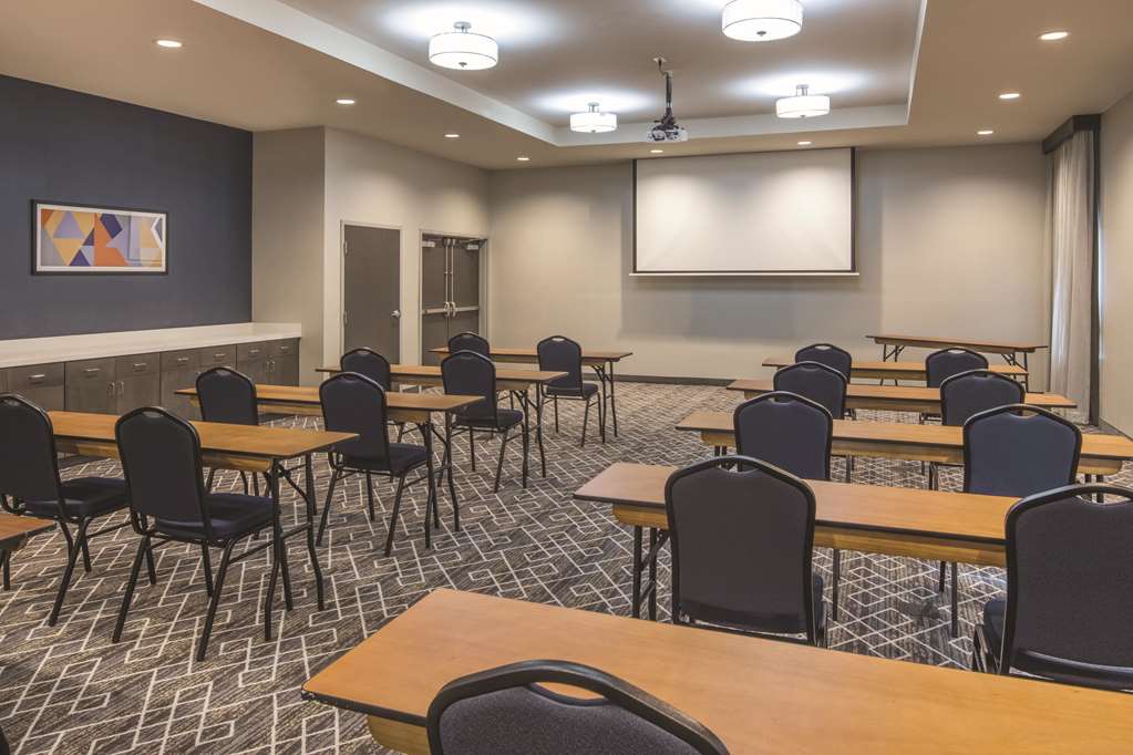 La Quinta Inn & Suites by Wyndham Atlanta South McDonough - photo 23