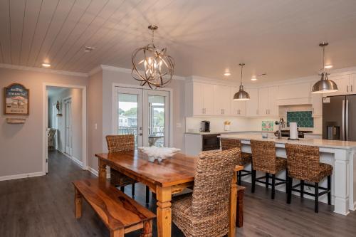 Mermaid Manor by Oak Island Accommodations - photo 31