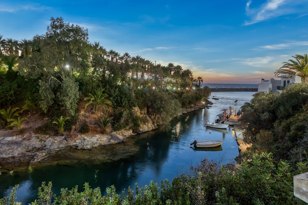 Palm Bay in Sision, Greece