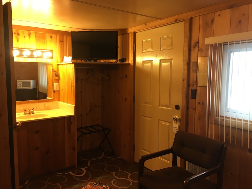 Hilltop Motel - photo 29