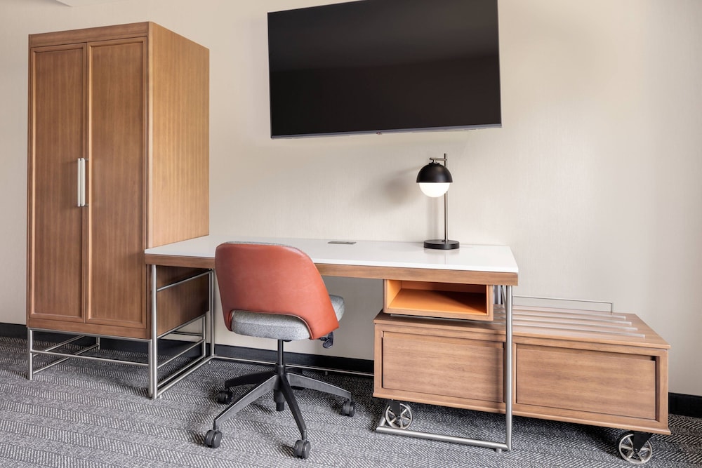 Courtyard by Marriott Portland Airport - photo 10