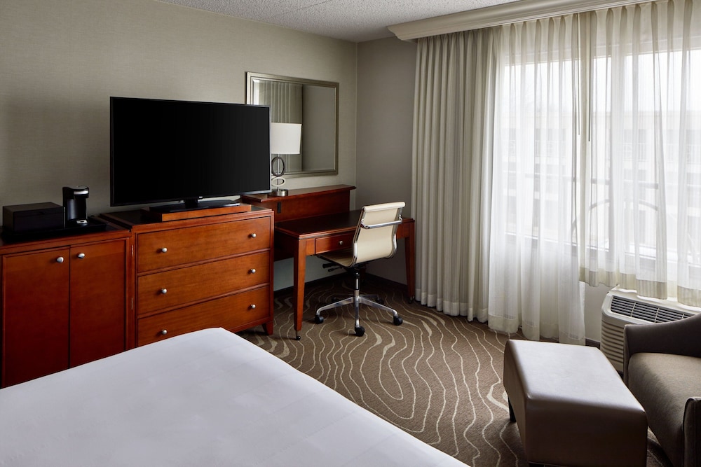 Detroit Metro Airport Marriott - photo 18
