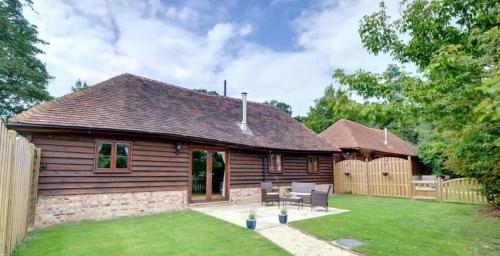 Charming picturesque cottage nr Tenterden & Rye pets welcomed — 4-Star Luxury Hotel in Cranbrook, United Kingdom
