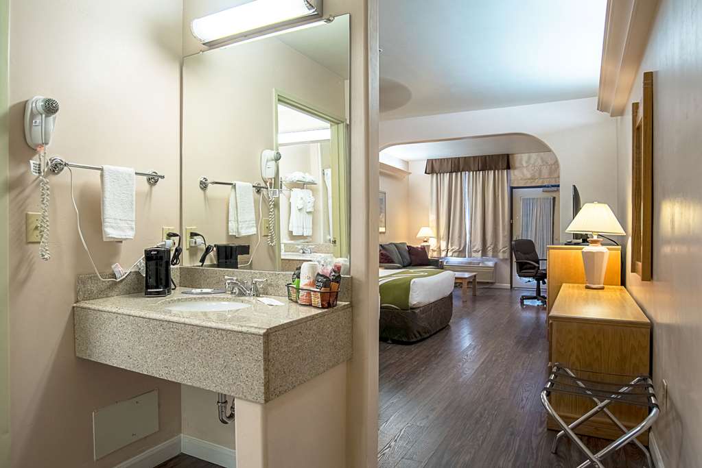 Quality Inn & Suites Phoenix NW Sun City - photo 24