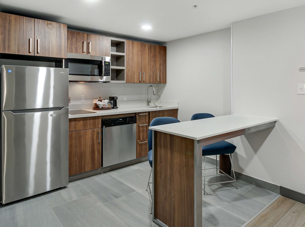 Hampton Inn Houston Pearland - photo 20