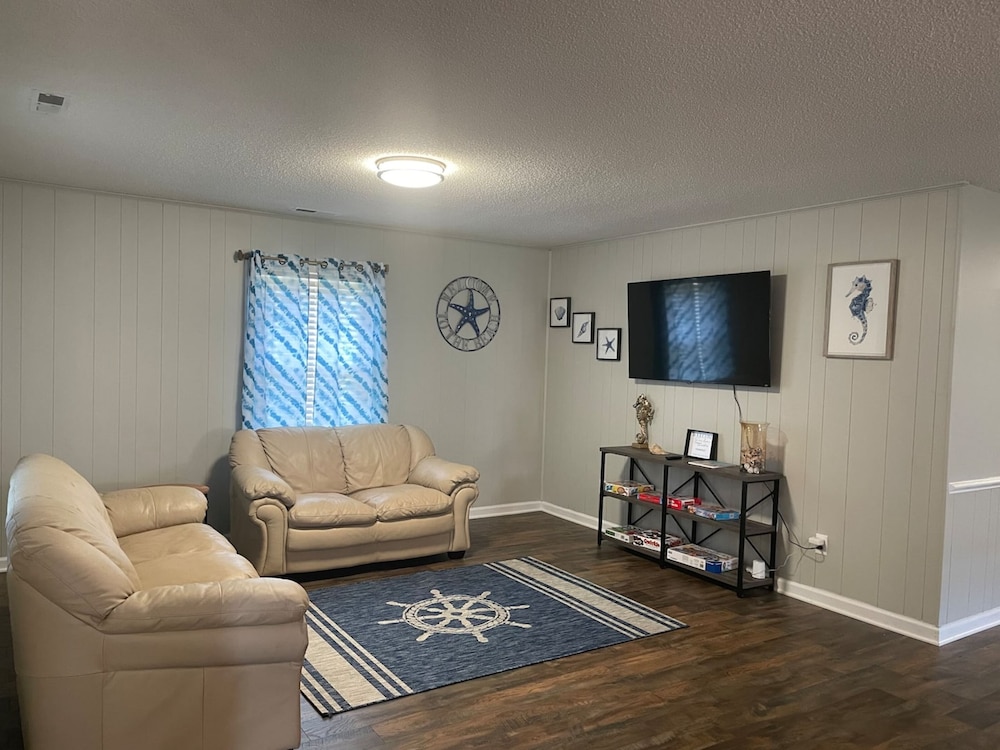 Oak Island 4BR Retreat in Oak Island, United States