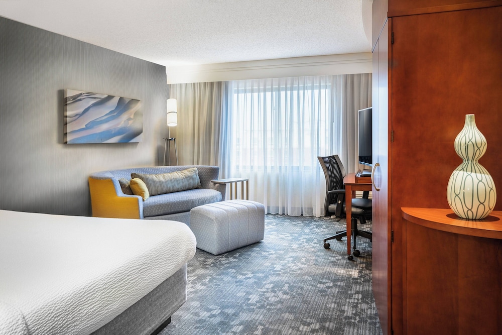 Courtyard Marriott Denton - photo 7
