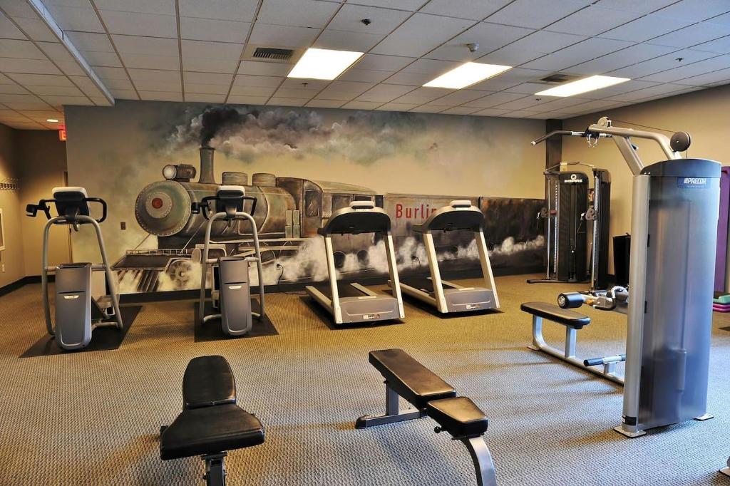Spacious Downtown Location great for work and relaxing - photo 43