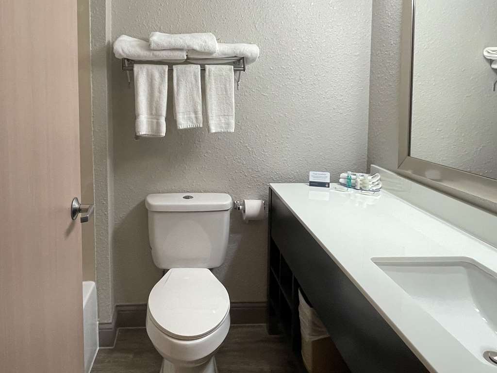 Clarion Inn Fairborn near Wright Patterson AFB - photo 11