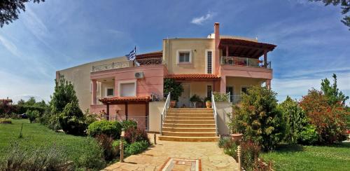 Brina's Luxury Apartments — 4-Star Luxury Hotel in Ayioi Apostoloi, Greece