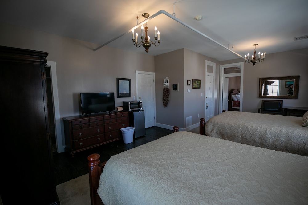 Nauvoo Temple House Hotel - photo 43