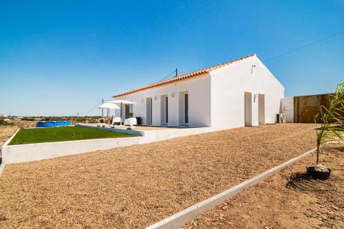 Monte Muro Country House — 4-Star Luxury Hotel in Mourao, Portugal