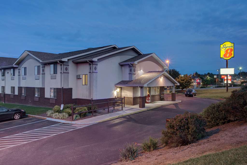 Super 8 by Wyndham Christiansburg Blacksburg Area - photo 3