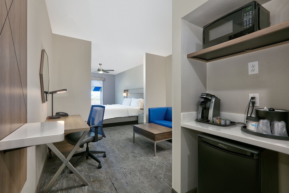 Holiday Inn Express & Suites North Dallas at Preston by IHG - photo 10