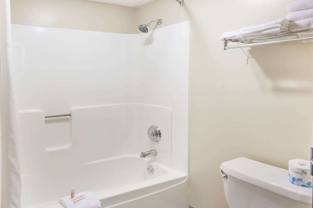Super 8 by Wyndham Luverne - photo 9